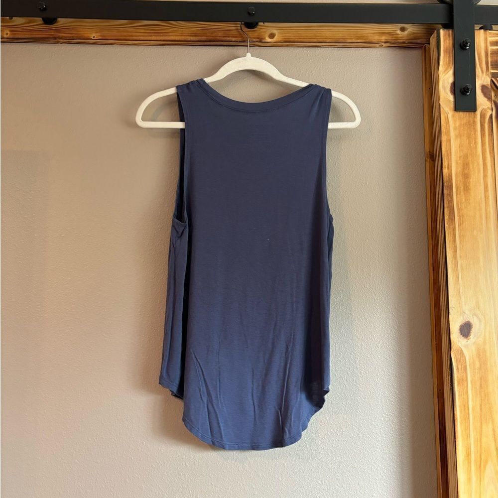 3 Tank Tops - Picture 4 of 9